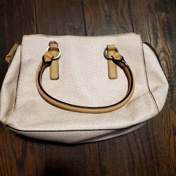 Guess - Picture 7 of 16